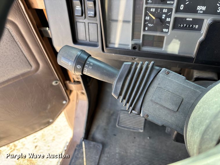 image for item EV3320 1998 International 4700 Low Profile Crew Cab utility / service truck