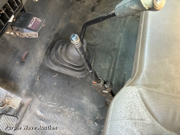 image for item EV3320 1998 International 4700 Low Profile Crew Cab utility / service truck