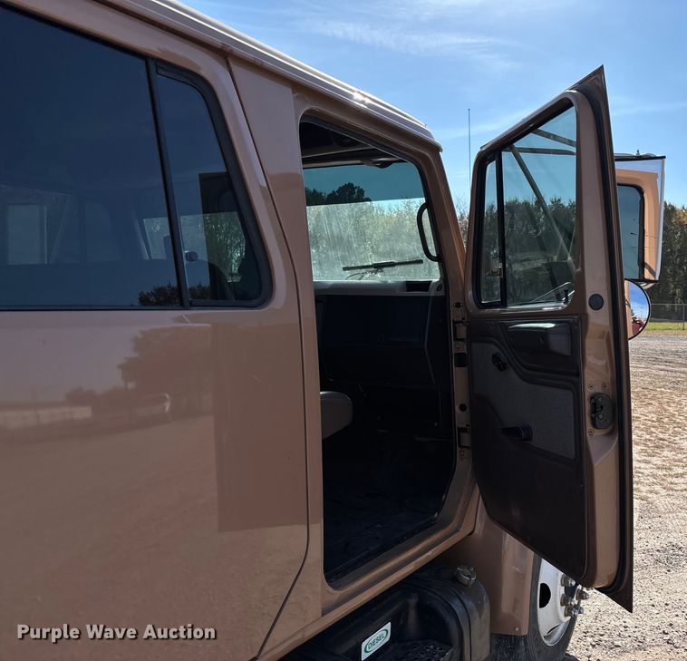 image for item EV3320 1998 International 4700 Low Profile Crew Cab utility / service truck