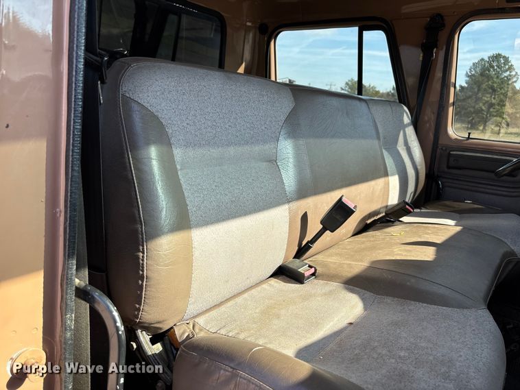 image for item EV3320 1998 International 4700 Low Profile Crew Cab utility / service truck