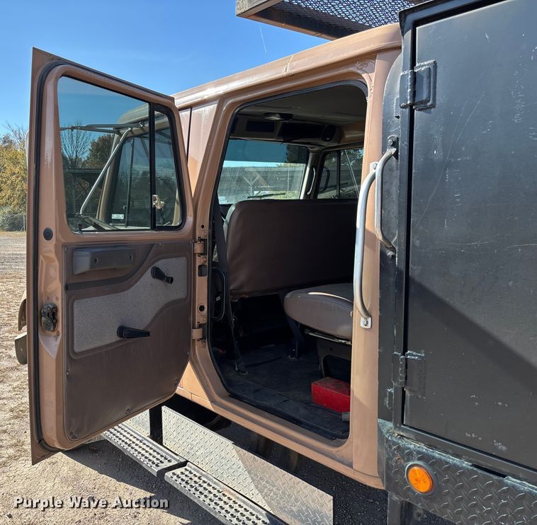 image for item EV3320 1998 International 4700 Low Profile Crew Cab utility / service truck