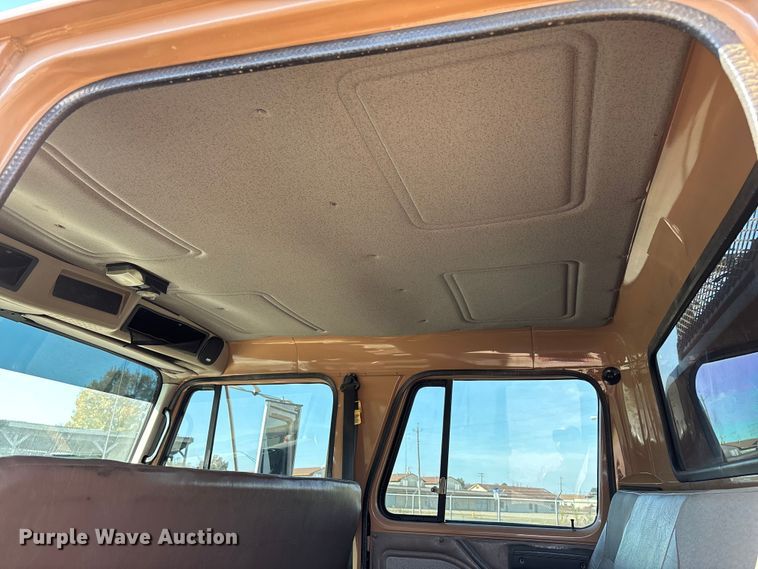 image for item EV3320 1998 International 4700 Low Profile Crew Cab utility / service truck