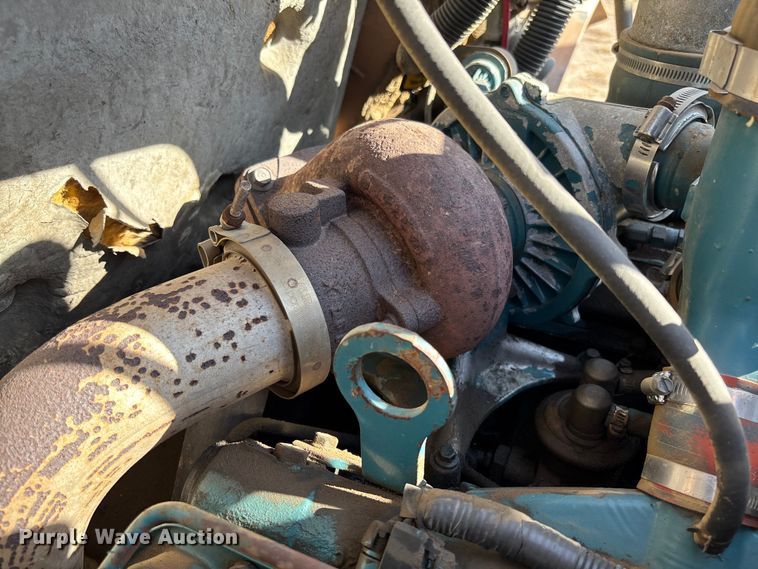 image for item EV3320 1998 International 4700 Low Profile Crew Cab utility / service truck