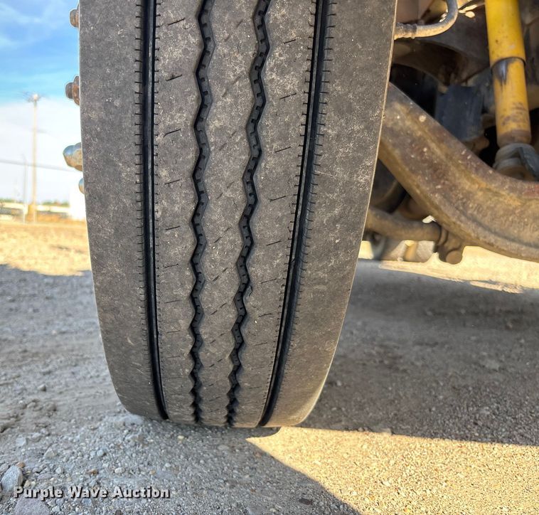 image for item EV3320 1998 International 4700 Low Profile Crew Cab utility / service truck