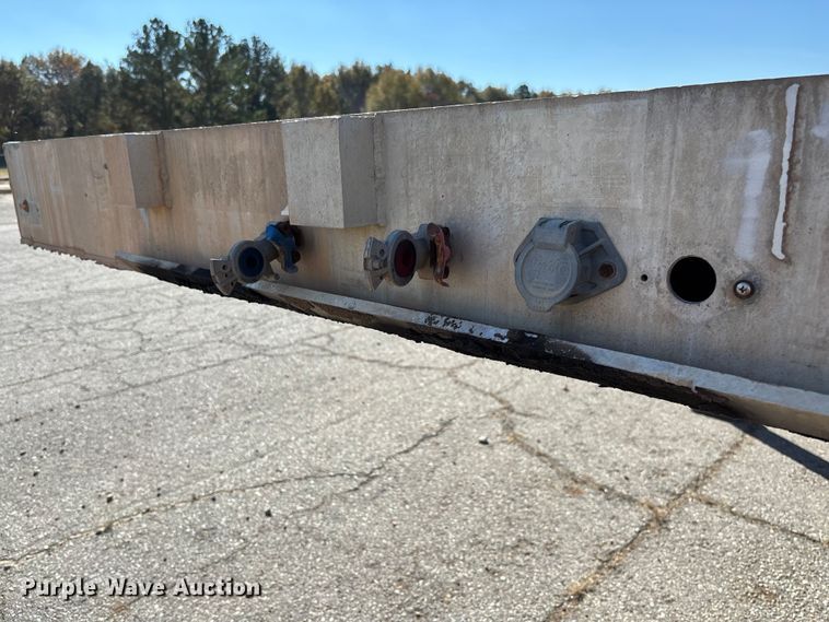 image for item EV3322 1996 Ravens Metal Products 1748A83 flatbed trailer