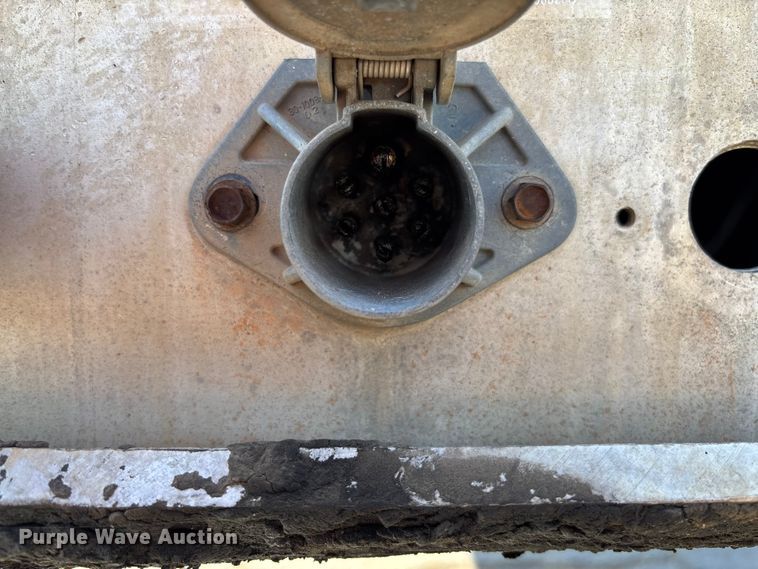 image for item EV3322 1996 Ravens Metal Products 1748A83 flatbed trailer