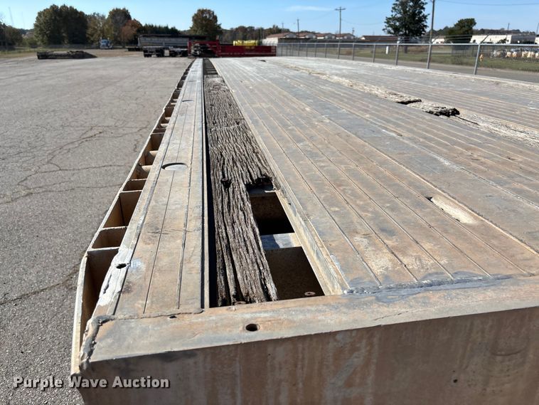 image for item EV3322 1996 Ravens Metal Products 1748A83 flatbed trailer