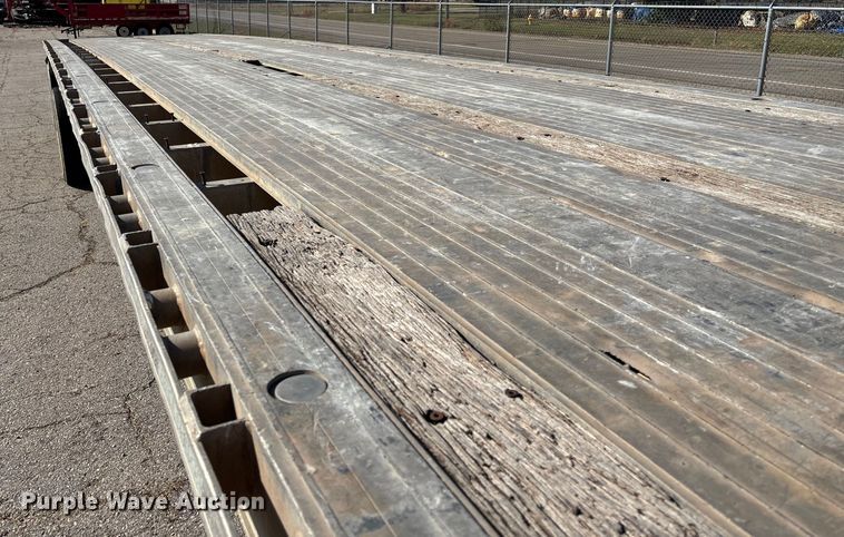 image for item EV3322 1996 Ravens Metal Products 1748A83 flatbed trailer