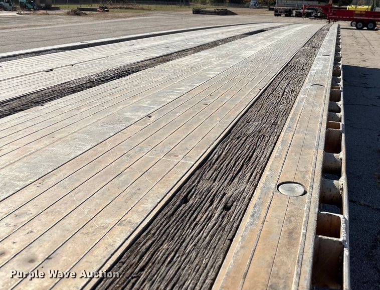 image for item EV3322 1996 Ravens Metal Products 1748A83 flatbed trailer