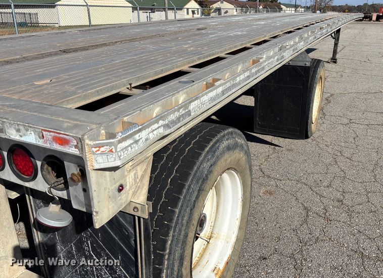image for item EV3322 1996 Ravens Metal Products 1748A83 flatbed trailer
