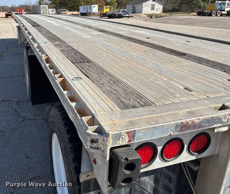 image for item EV3322 1996 Ravens Metal Products 1748A83 flatbed trailer