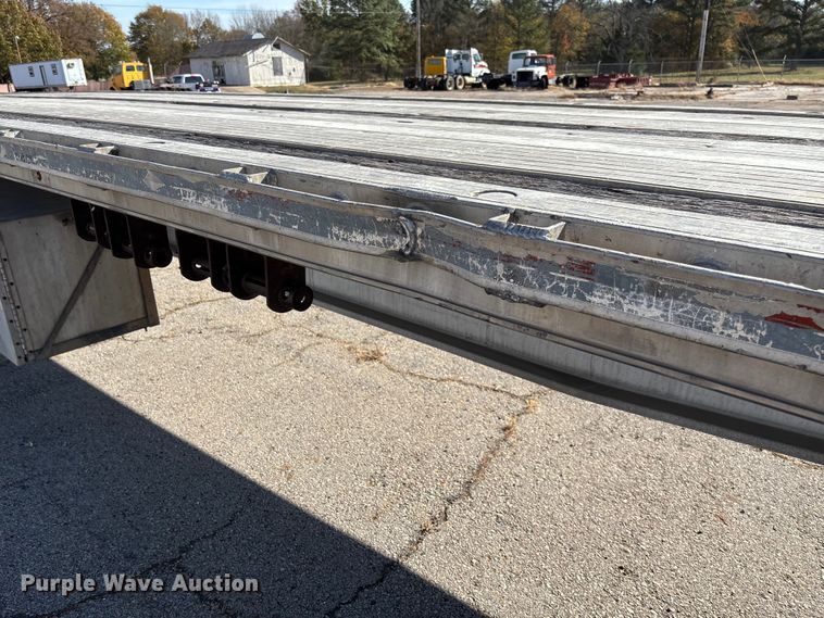 image for item EV3322 1996 Ravens Metal Products 1748A83 flatbed trailer