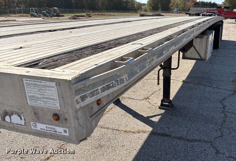image for item EV3322 1996 Ravens Metal Products 1748A83 flatbed trailer