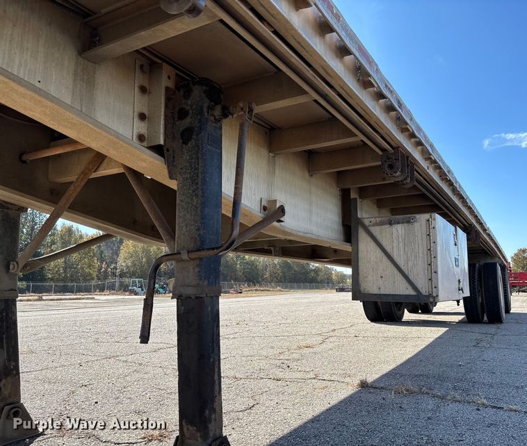 image for item EV3322 1996 Ravens Metal Products 1748A83 flatbed trailer