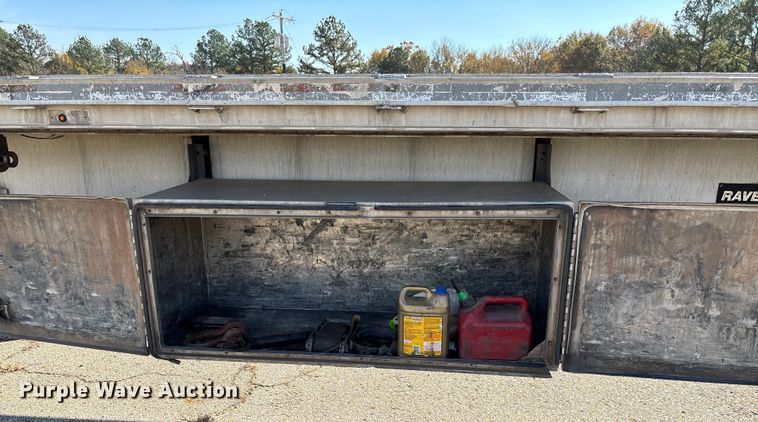 image for item EV3322 1996 Ravens Metal Products 1748A83 flatbed trailer