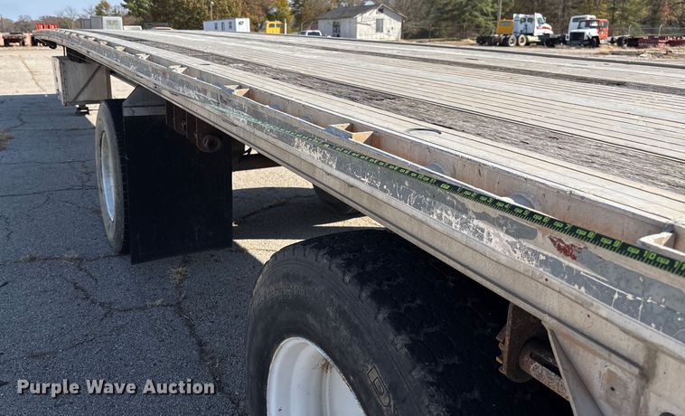 image for item EV3322 1996 Ravens Metal Products 1748A83 flatbed trailer