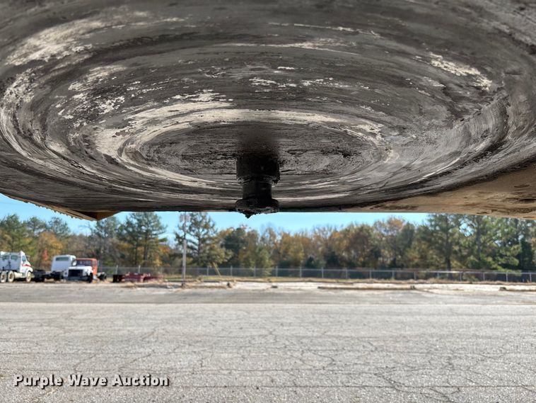 image for item EV3322 1996 Ravens Metal Products 1748A83 flatbed trailer