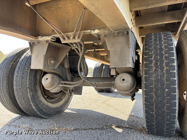 image for item EV3322 1996 Ravens Metal Products 1748A83 flatbed trailer