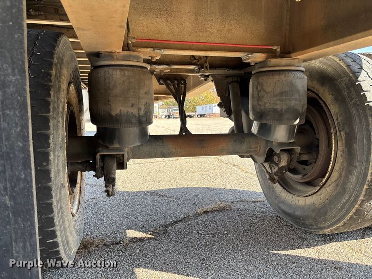 image for item EV3322 1996 Ravens Metal Products 1748A83 flatbed trailer