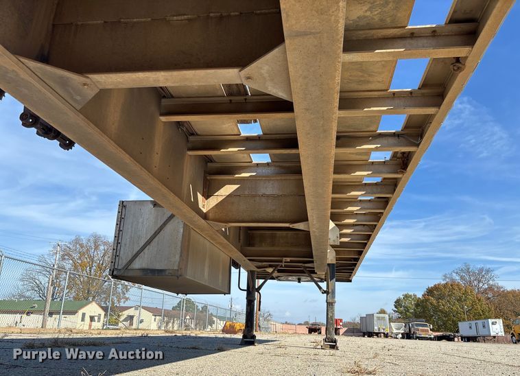 image for item EV3322 1996 Ravens Metal Products 1748A83 flatbed trailer