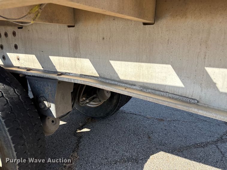 image for item EV3322 1996 Ravens Metal Products 1748A83 flatbed trailer