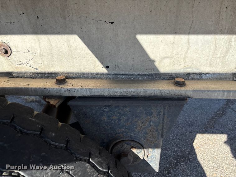 image for item EV3322 1996 Ravens Metal Products 1748A83 flatbed trailer