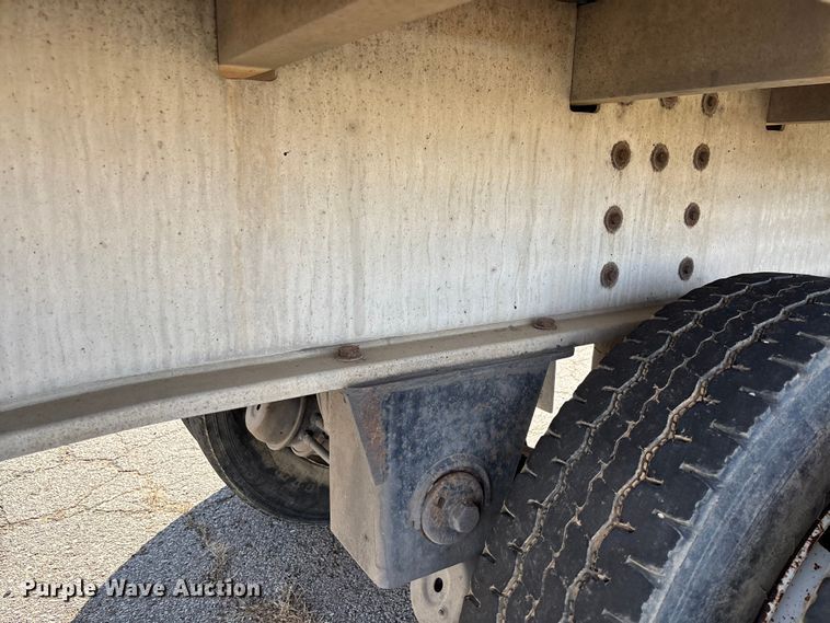 image for item EV3322 1996 Ravens Metal Products 1748A83 flatbed trailer