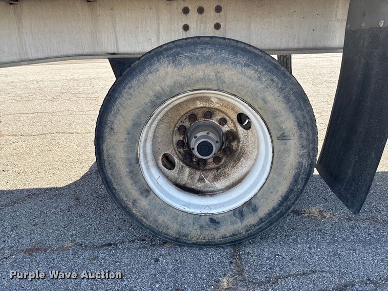 image for item EV3322 1996 Ravens Metal Products 1748A83 flatbed trailer