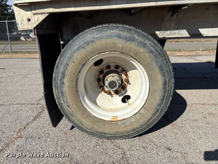 image for item EV3322 1996 Ravens Metal Products 1748A83 flatbed trailer