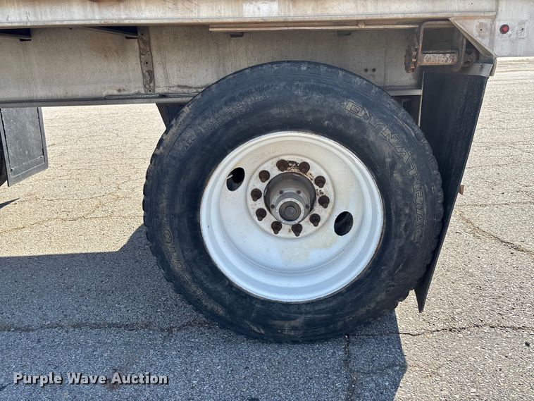 image for item EV3322 1996 Ravens Metal Products 1748A83 flatbed trailer