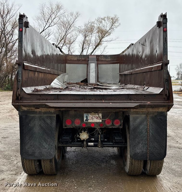 image for item EV3353 1995 Hibilt end dump trailer