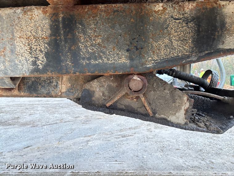 image for item EV3353 1995 Hibilt end dump trailer