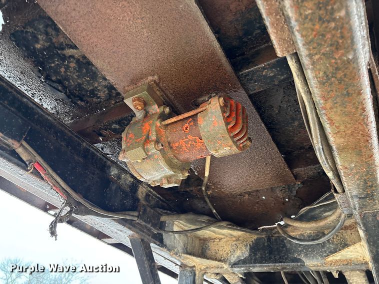 image for item EV3353 1995 Hibilt end dump trailer