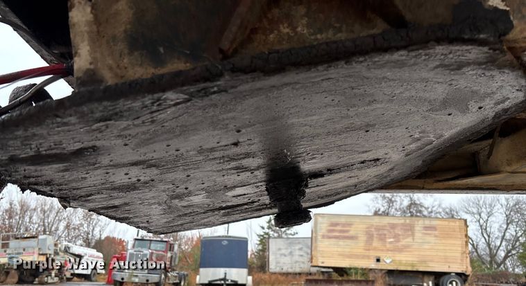 image for item EV3353 1995 Hibilt end dump trailer