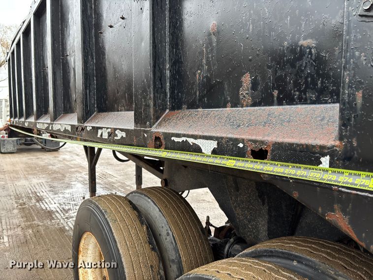 image for item EV3353 1995 Hibilt end dump trailer