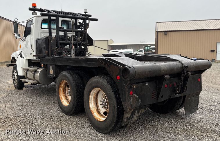 image for item EV3355 2006 Sterling Truck L9500 Series winch truck