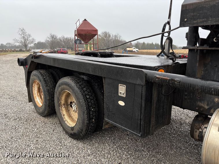 image for item EV3355 2006 Sterling Truck L9500 Series winch truck