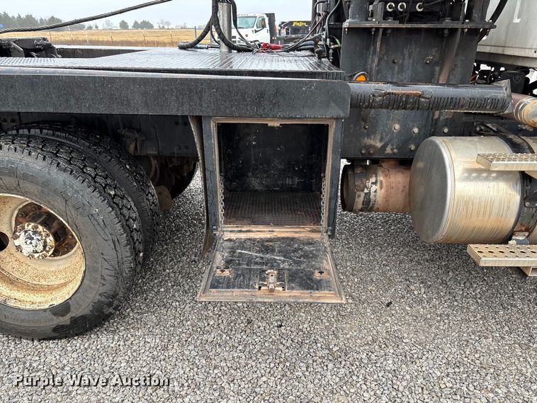 image for item EV3355 2006 Sterling Truck L9500 Series winch truck