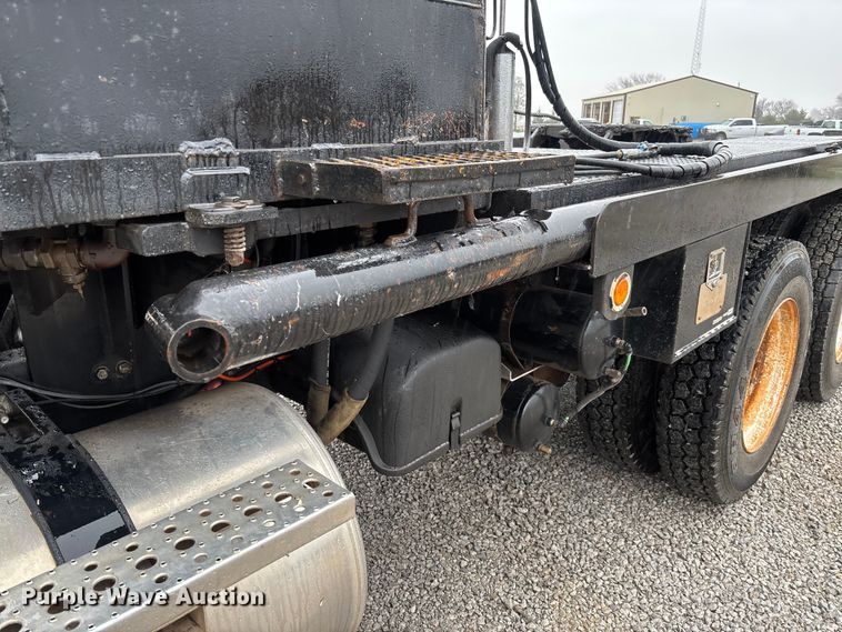 image for item EV3355 2006 Sterling Truck L9500 Series winch truck