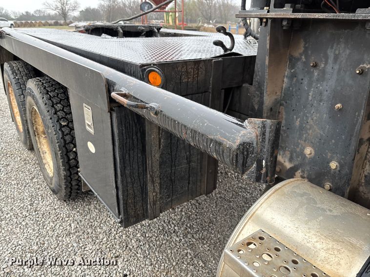 image for item EV3355 2006 Sterling Truck L9500 Series winch truck