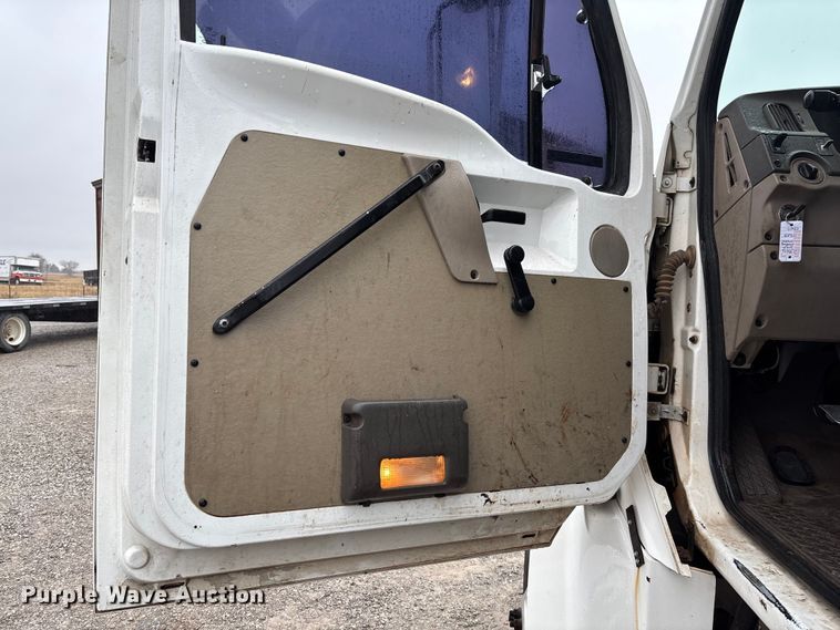 image for item EV3355 2006 Sterling Truck L9500 Series winch truck