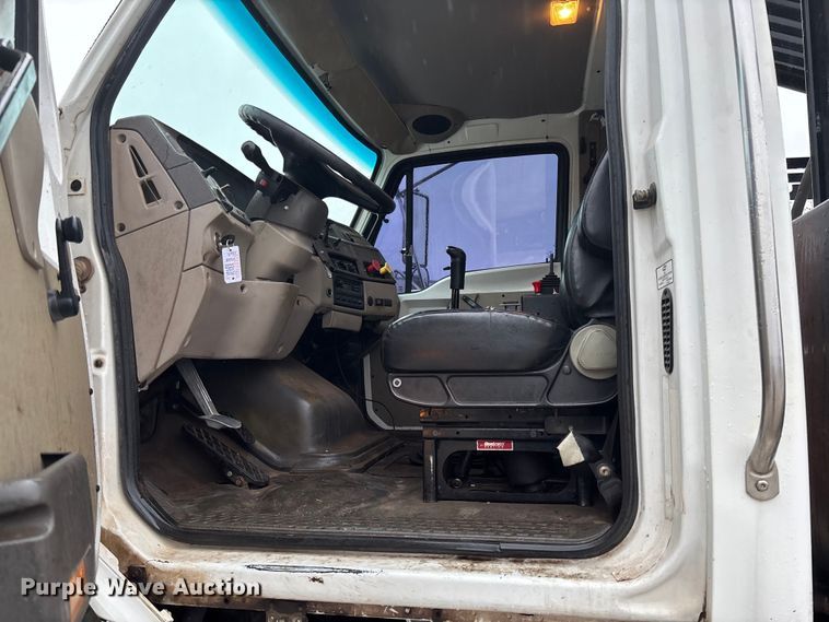 image for item EV3355 2006 Sterling Truck L9500 Series winch truck