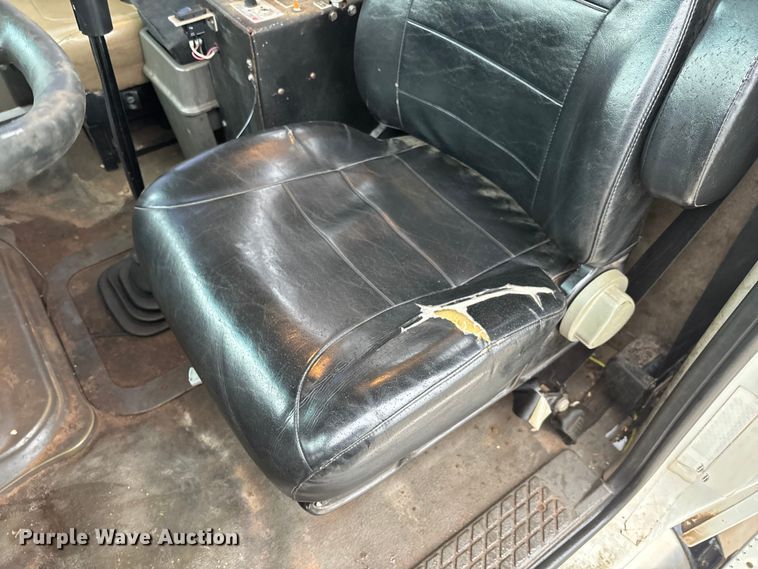 image for item EV3355 2006 Sterling Truck L9500 Series winch truck