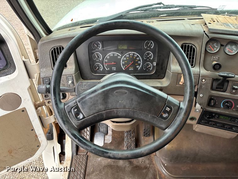 image for item EV3355 2006 Sterling Truck L9500 Series winch truck