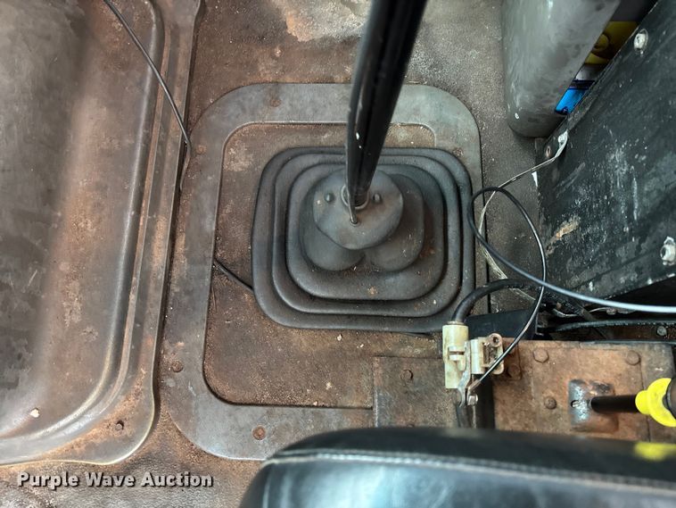 image for item EV3355 2006 Sterling Truck L9500 Series winch truck