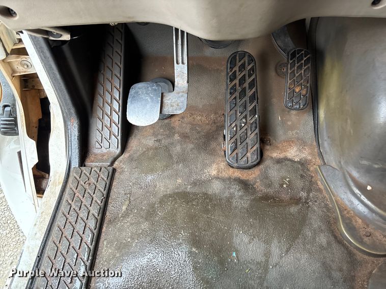 image for item EV3355 2006 Sterling Truck L9500 Series winch truck