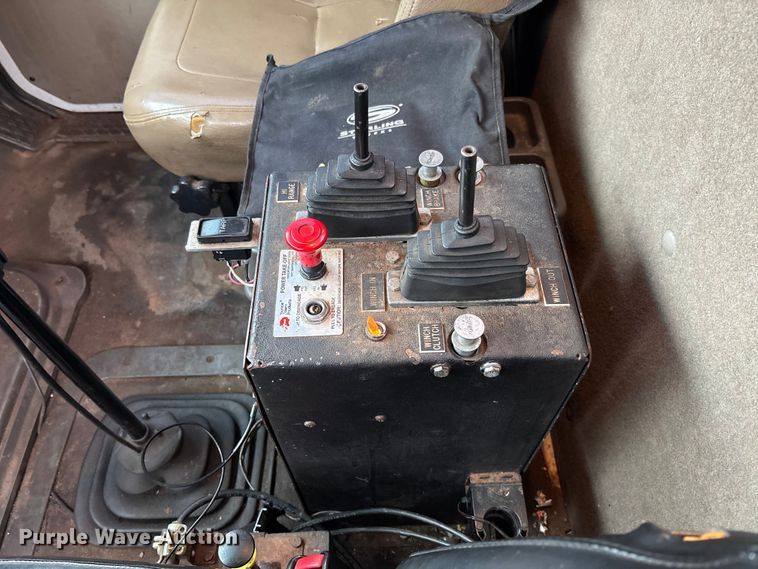 image for item EV3355 2006 Sterling Truck L9500 Series winch truck