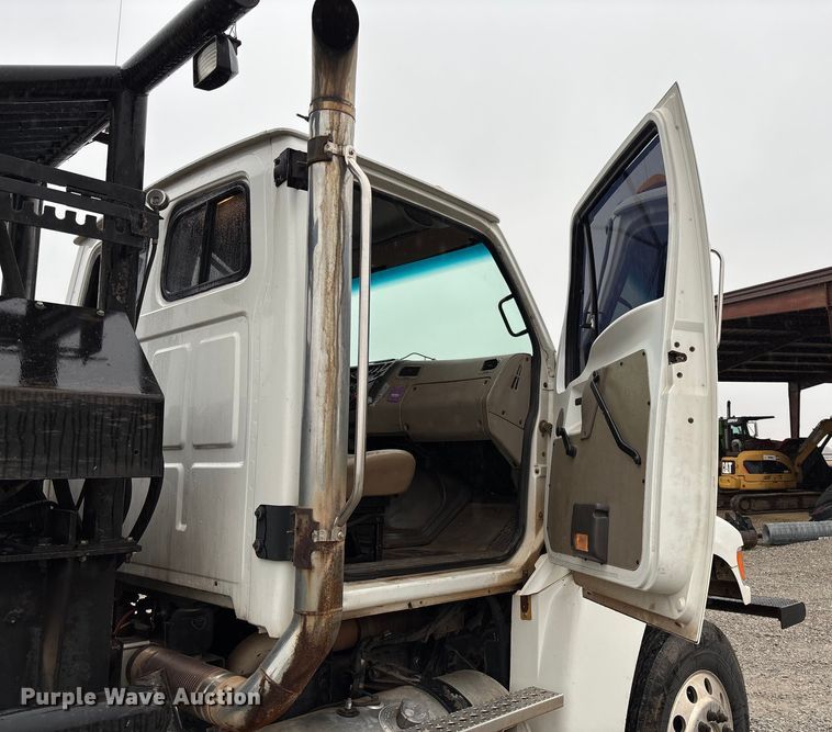 image for item EV3355 2006 Sterling Truck L9500 Series winch truck