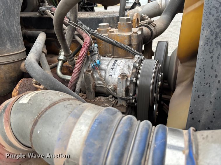 image for item EV3355 2006 Sterling Truck L9500 Series winch truck