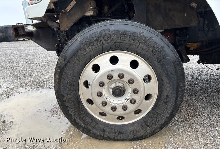 image for item EV3355 2006 Sterling Truck L9500 Series winch truck